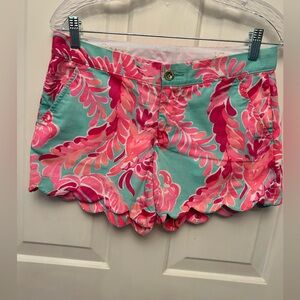 Lilly Pulitzer Buttercup Shorts Size 2. Love Bird  pattern. Scalloped edge Nice